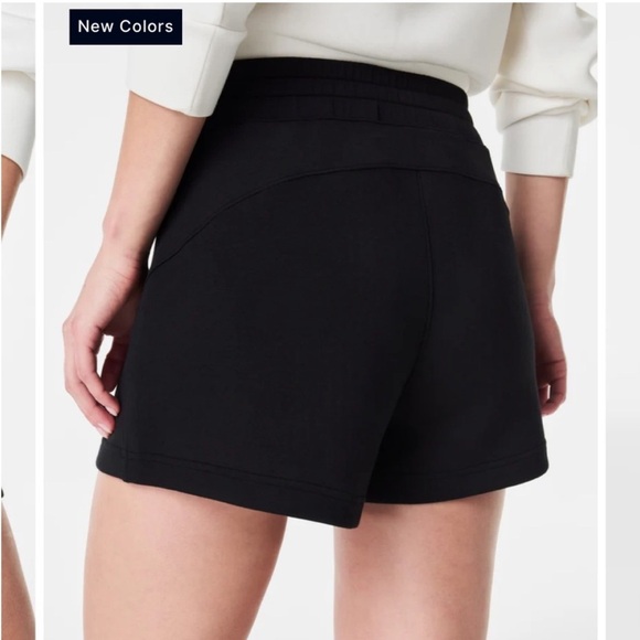 Spanx AirEssentials 4" short black - Picture 4 of 10